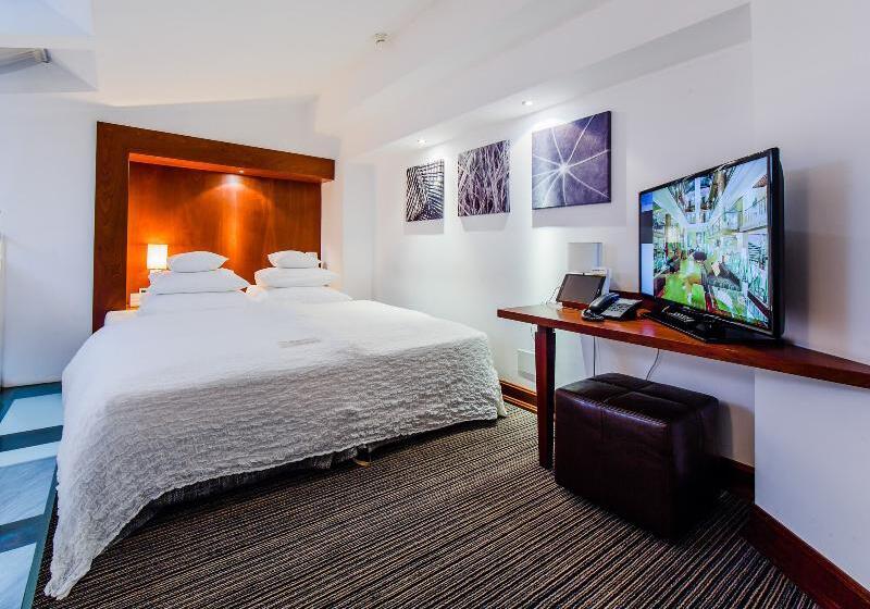 استودیوی استاندارد, Grand Hotel Boutique