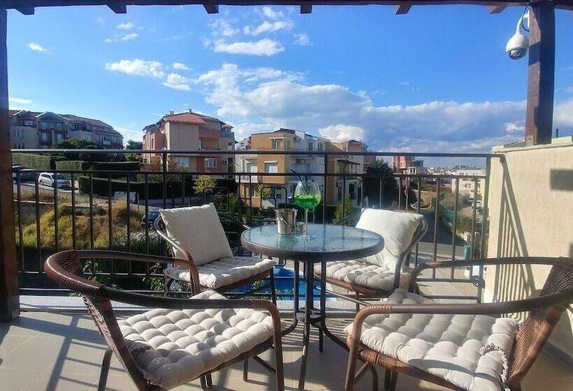 デラックススタジオ, Family Hotel Muses