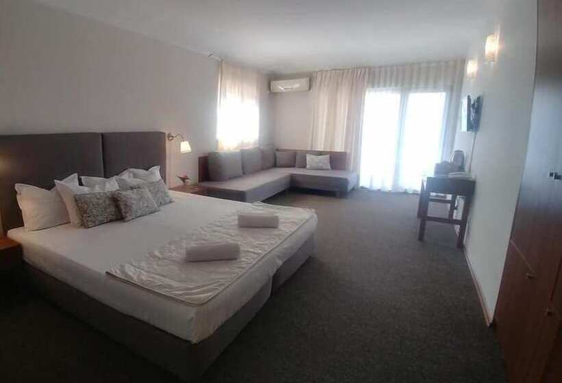 デラックススタジオ, Family Hotel Muses