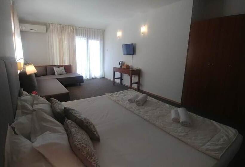 デラックススタジオ, Family Hotel Muses