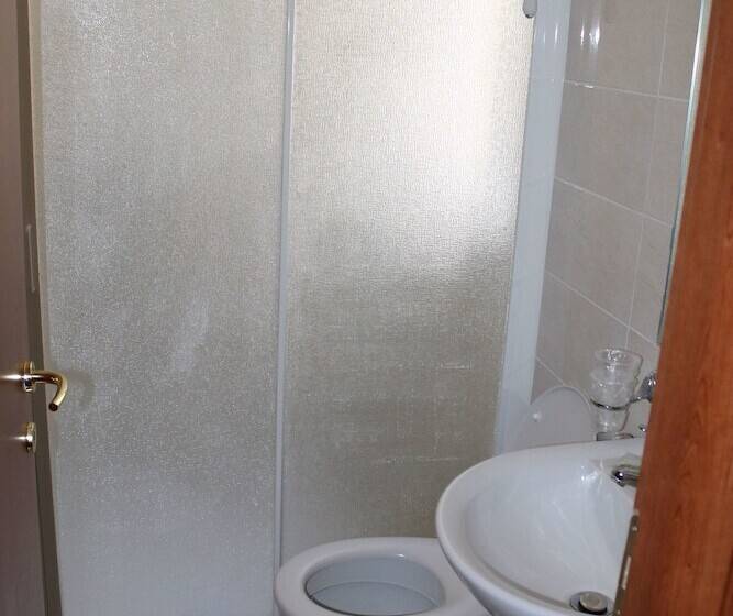 スタンダード４人部屋, Tokyo