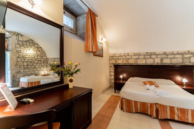 اتاق استاندارد سه نفره, Palazzo Il Cavaliere B&b De Charme