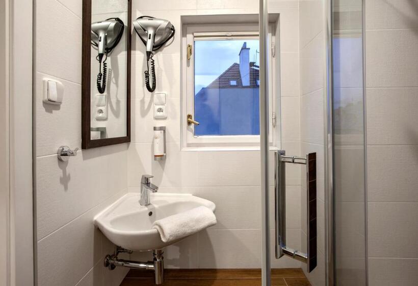 اتاق استاندارد سه نفره, Residence Corto Old Town