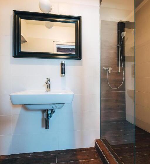 اتاق خانوادگی, Residence Corto Old Town