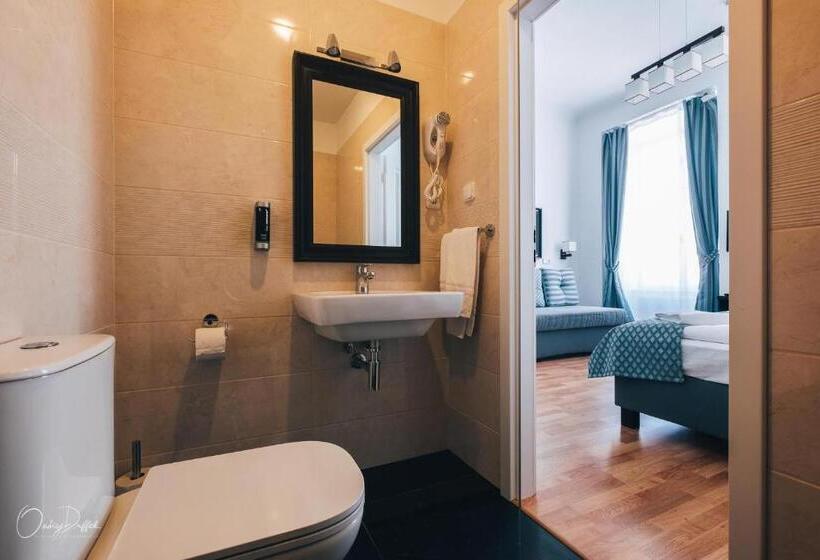 اتاق کلاسیک چهارنفره, Residence Corto Old Town