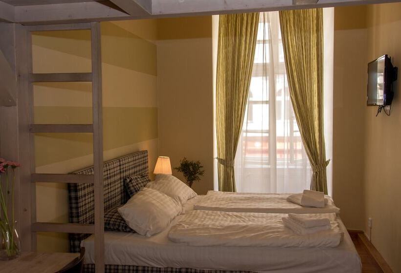 اتاق خانوادگی, Residence Corto Old Town