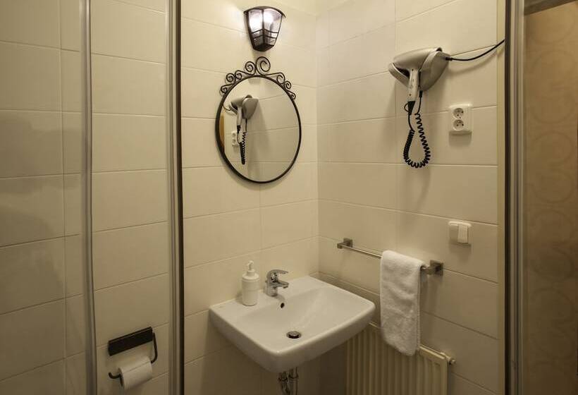 اتاق خانوادگی, Residence Corto Old Town