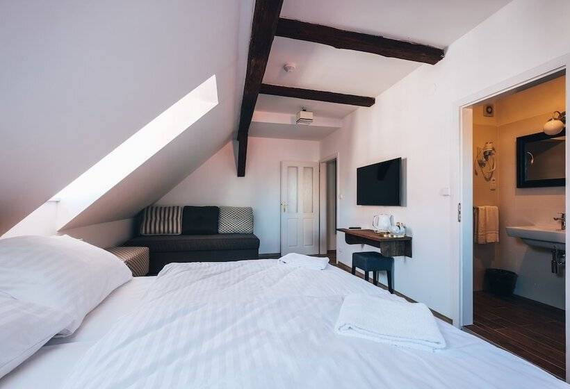 اتاق استاندارد سه نفره, Residence Corto Old Town