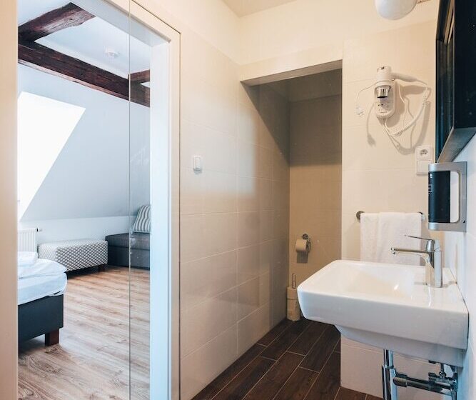 اتاق استاندارد سه نفره, Residence Corto Old Town