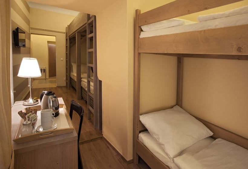 اتاق خانوادگی, Residence Corto Old Town