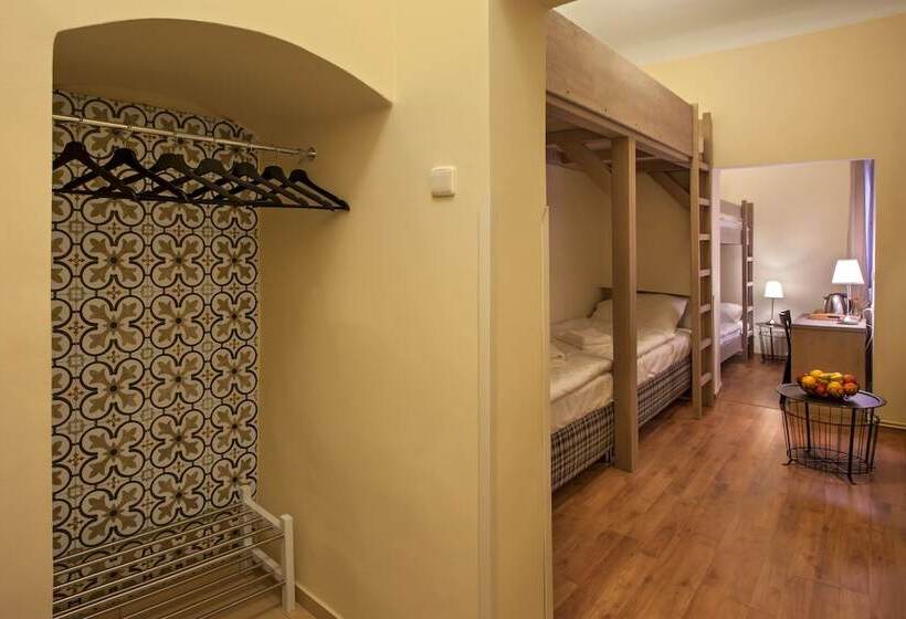 اتاق خانوادگی, Residence Corto Old Town