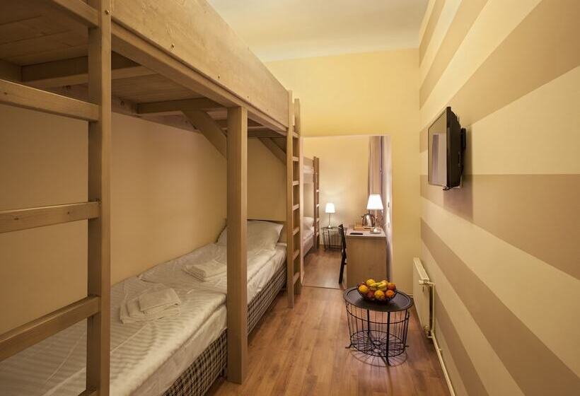 اتاق خانوادگی, Residence Corto Old Town
