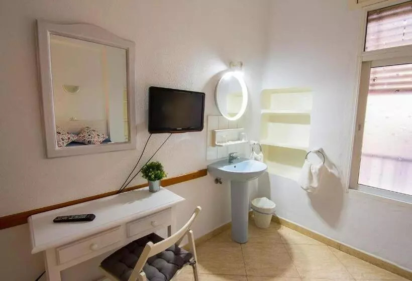 バス共有のスタンダードルーム, Hostal Guillot