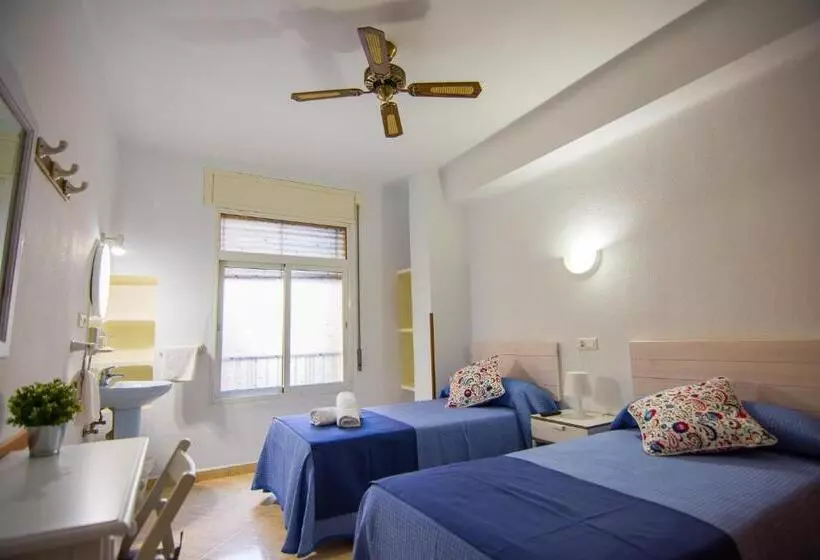 バス共有のスタンダードルーム, Hostal Guillot