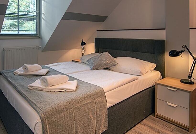 اتاق کلاسیک, Check In