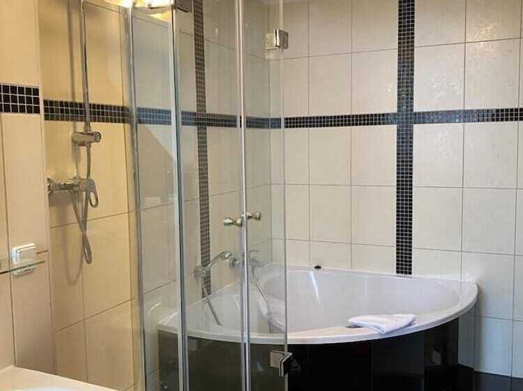 اتاق راحتی, Check In