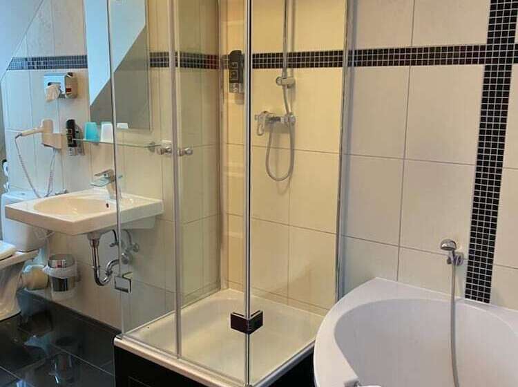 اتاق راحتی, Check In