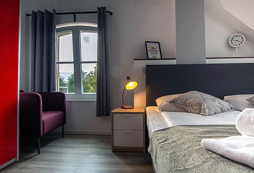 اتاق راحتی, Check In