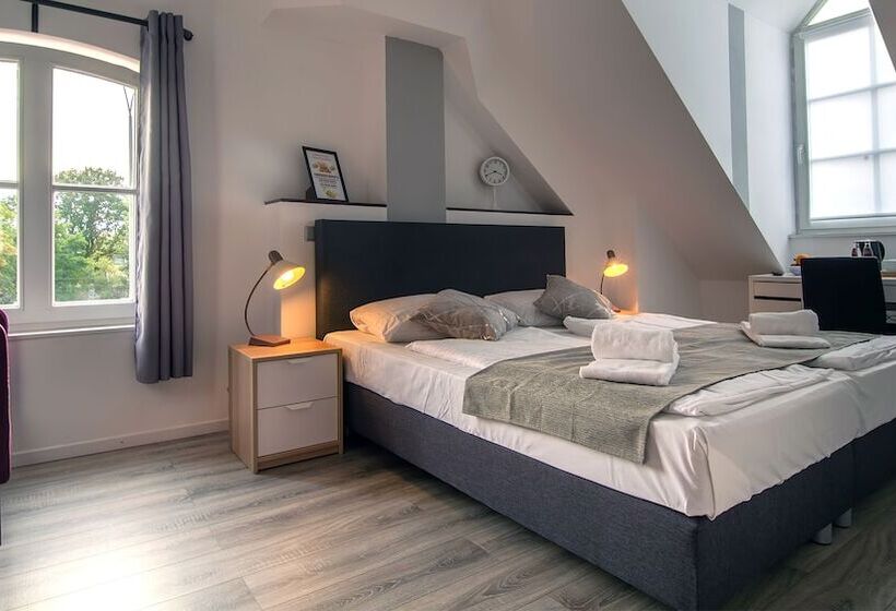 اتاق راحتی, Check In