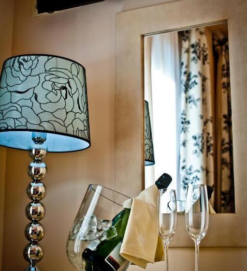 اتاق استاندارد سه نفره, Condes De Castilla