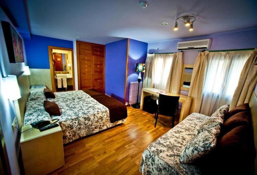 اتاق استاندارد سه نفره, Condes De Castilla