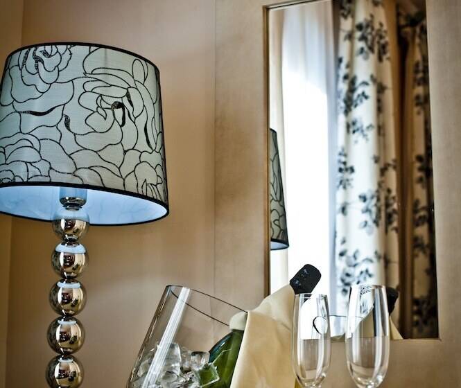 اتاق استاندارد سه نفره, Condes De Castilla