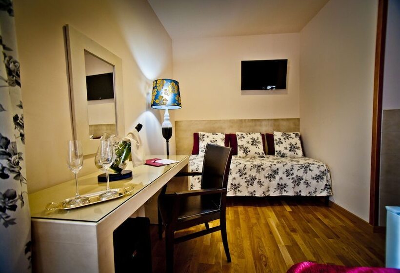 اتاق استاندارد سه نفره, Condes De Castilla