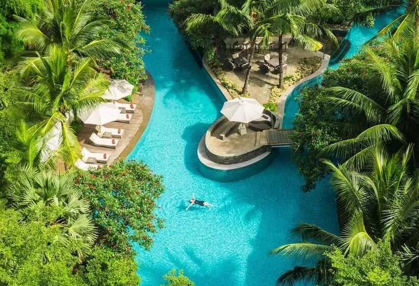 キングサイズベッドのデラックスルーム, Doubletree By Hilton Jakarta   Diponegoro