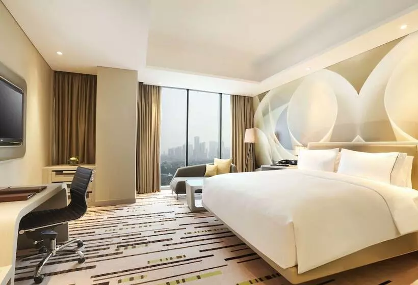 キングサイズベッドのデラックスルーム, Doubletree By Hilton Jakarta   Diponegoro