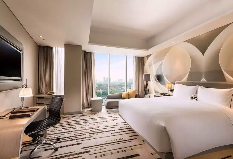 キングサイズベッドのデラックスルーム, Doubletree By Hilton Jakarta   Diponegoro