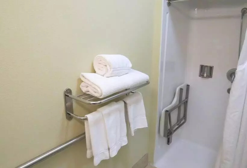 Sviitti Liikuntarajoitteisille, Holiday Inn Express Hotel & Suites Pampa, An Ihg