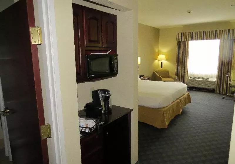 Sviitti Liikuntarajoitteisille, Holiday Inn Express Hotel & Suites Pampa, An Ihg
