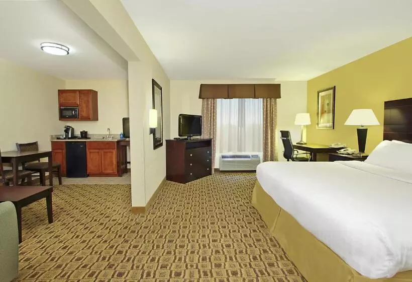 キングサイズベッドのスイートルーム, Holiday Inn Express Boonville, An Ihg