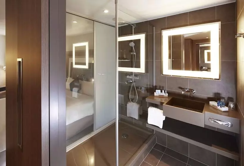 Superior-huone, Novotel London Brentford