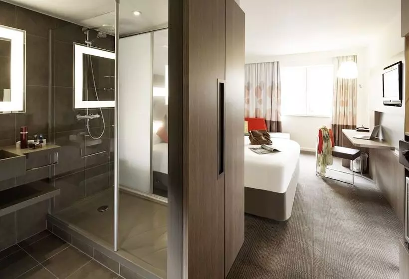 Superior-huone, Novotel London Brentford