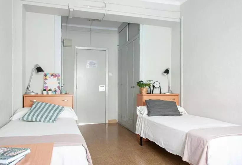 اتاق اکونومی, Residencia Universitaria Sant Jordi