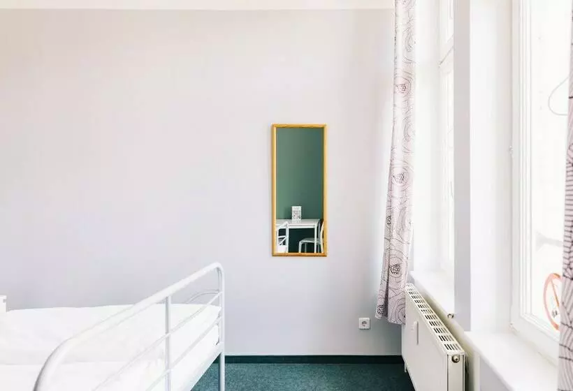 اتاق استاندارد با سرویس بهداشتی مشترک, St Christopher's Berlin Alexanderplatz Hostel