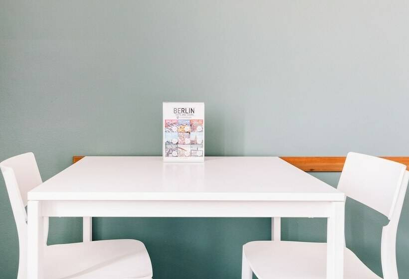 اتاق استاندارد با سرویس بهداشتی مشترک, St Christopher S Berlin Alexanderplatz   Hostel