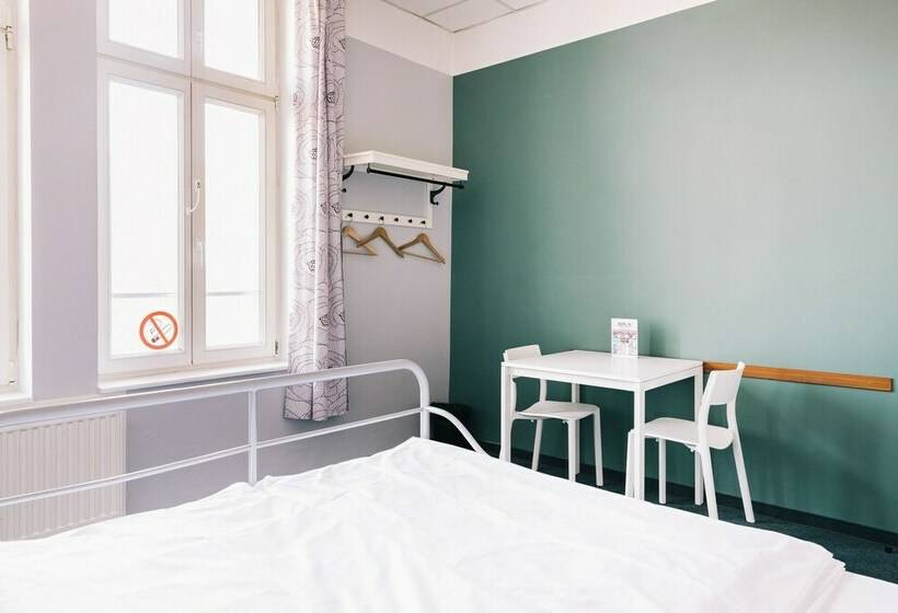 اتاق استاندارد با سرویس بهداشتی مشترک, St Christopher S Berlin Alexanderplatz   Hostel