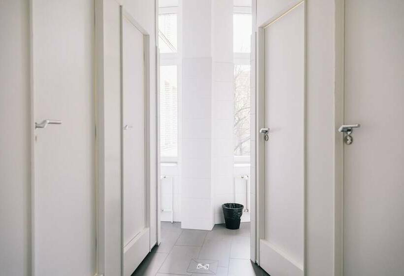 اتاق استاندارد با سرویس بهداشتی مشترک, St Christopher S Berlin Alexanderplatz   Hostel