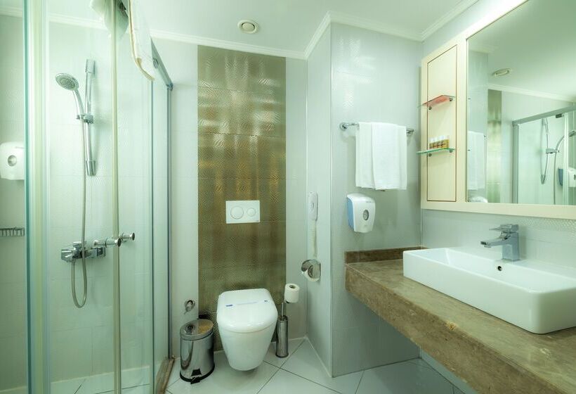 غرفة قياسية إطلالة جانبية علي البحر, Crystal Waterworld Resort & Spa - Ultimate All Inclusive