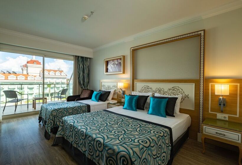 غرفة قياسية إطلالة جانبية علي البحر, Crystal Waterworld Resort & Spa - Ultimate All Inclusive