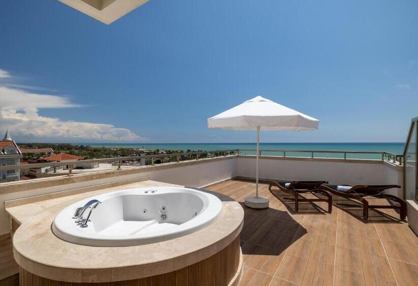 جناح مزود بجاكوزى, Crystal Waterworld Resort & Spa - Ultimate All Inclusive