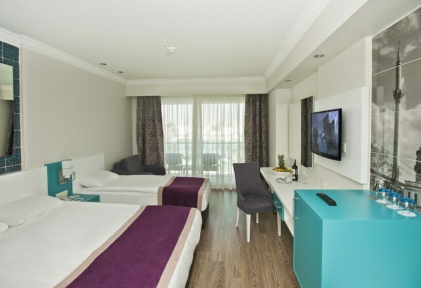 标准间侧面带海景, Crystal Waterworld Resort & Spa - Ultimate All Inclusive