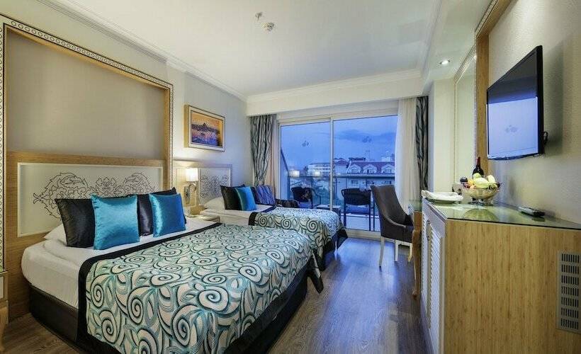 غرفة قياسية إطلالة جانبية علي البحر, Crystal Waterworld Resort & Spa - Ultimate All Inclusive