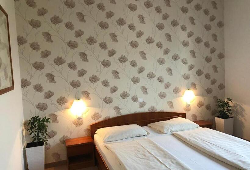 اتاق استاندارد سه نفره, Bajt Maribor