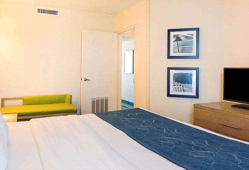 سوییت, Comfort Suites Beachfront