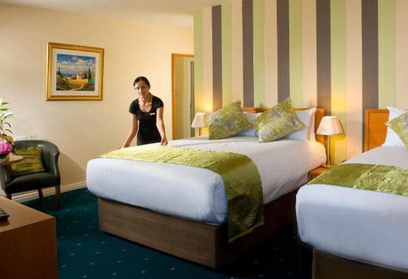 패밀리 룸, Creggan Court