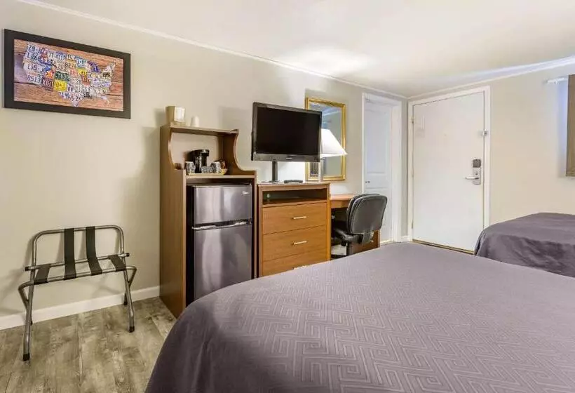 ２ダブルベッドのスタンダードルーム, Econo Lodge Bellefonte I99