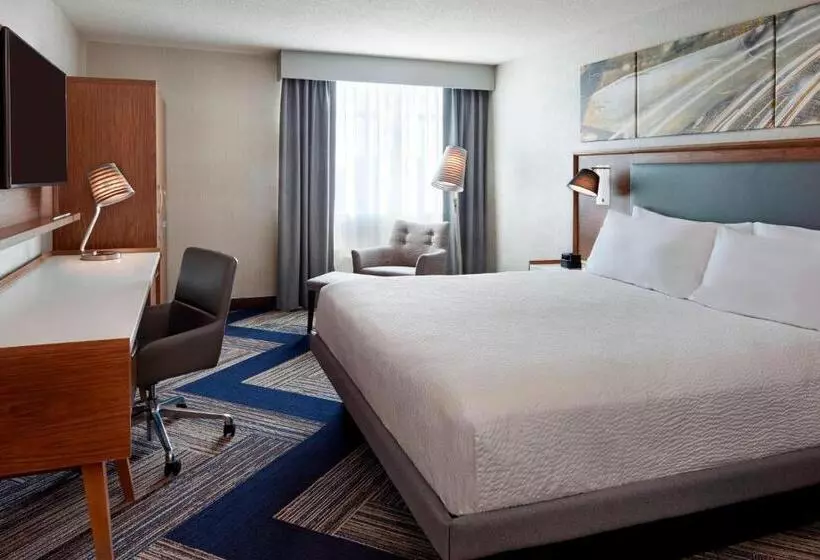 キングサイズベッドのクラシックルーム, Four Points By Sheraton Hamilton  Stoney Creek